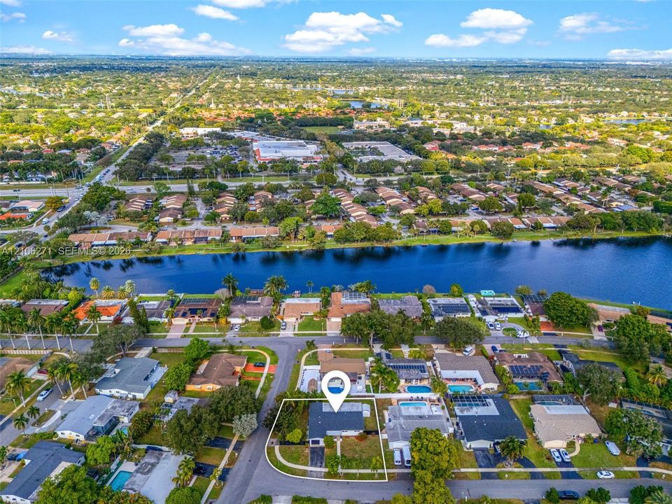 En Venta: $639,900 (4 camas, 2 baños, 2265 Pies cuadrados)