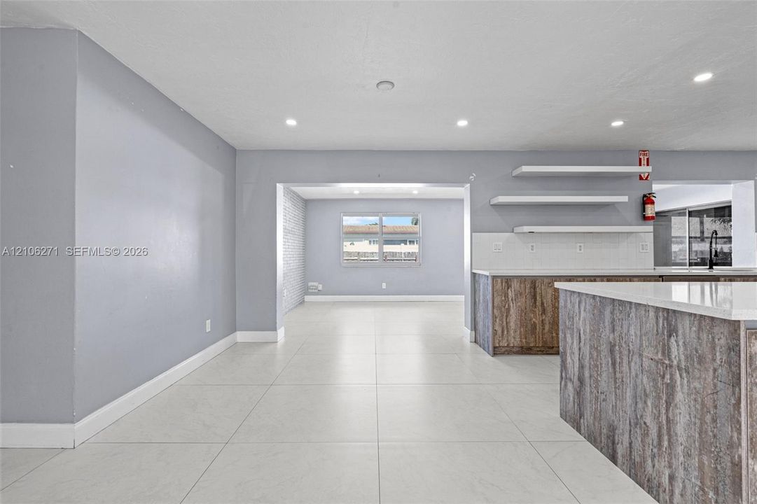 En Venta: $639,900 (4 camas, 2 baños, 2265 Pies cuadrados)