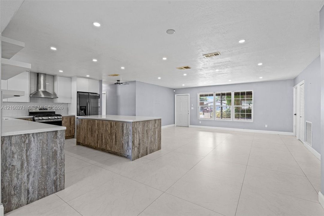 En Venta: $639,900 (4 camas, 2 baños, 2265 Pies cuadrados)