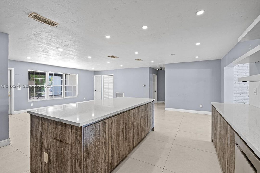 En Venta: $639,900 (4 camas, 2 baños, 2265 Pies cuadrados)