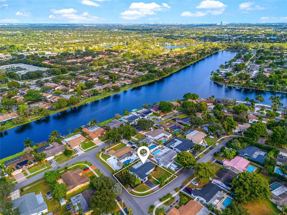 En Venta: $639,900 (4 camas, 2 baños, 2265 Pies cuadrados)