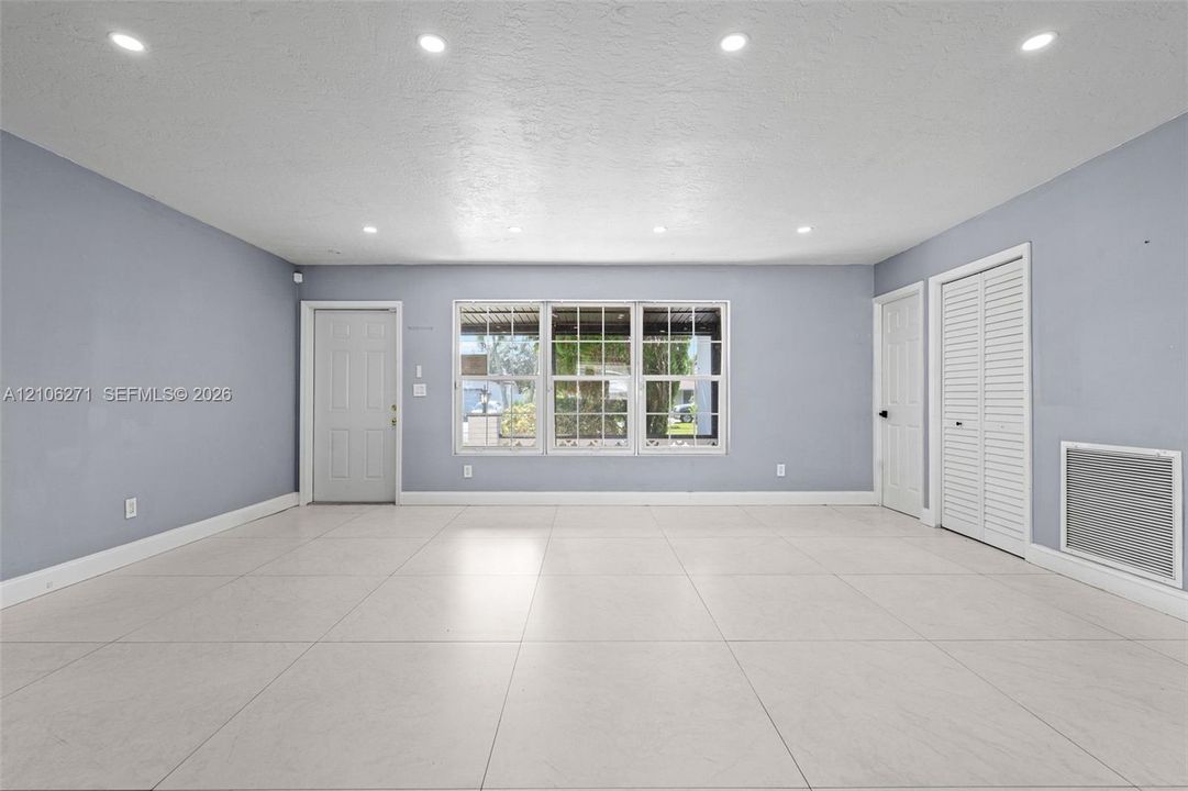 En Venta: $639,900 (4 camas, 2 baños, 2265 Pies cuadrados)