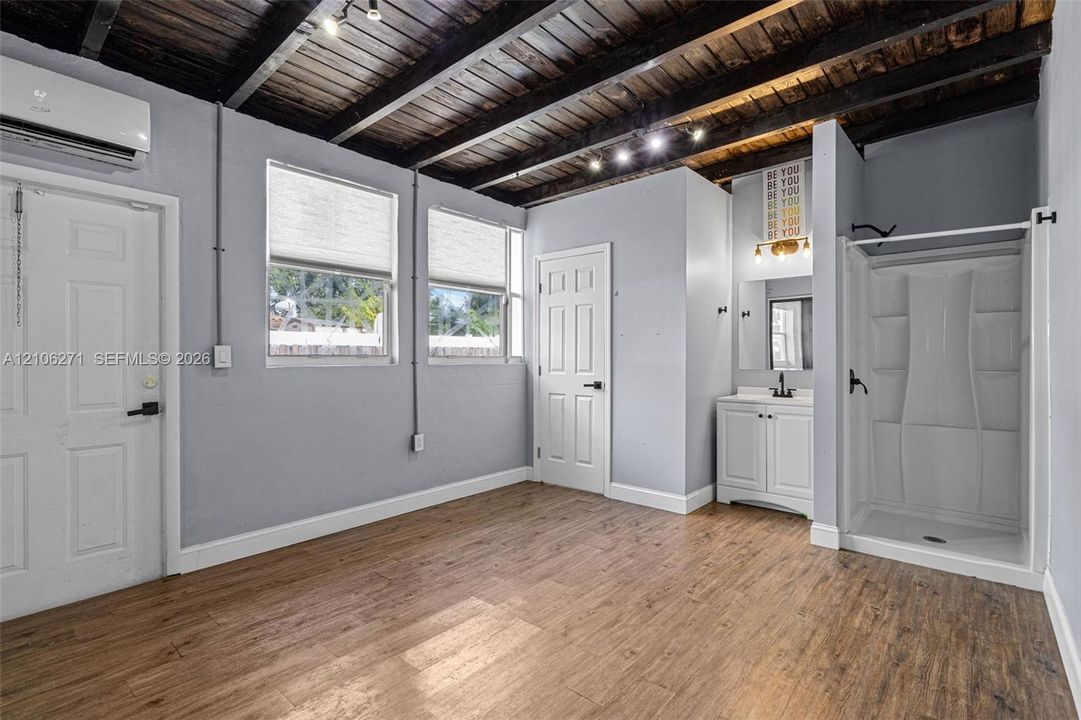 En Venta: $639,900 (4 camas, 2 baños, 2265 Pies cuadrados)