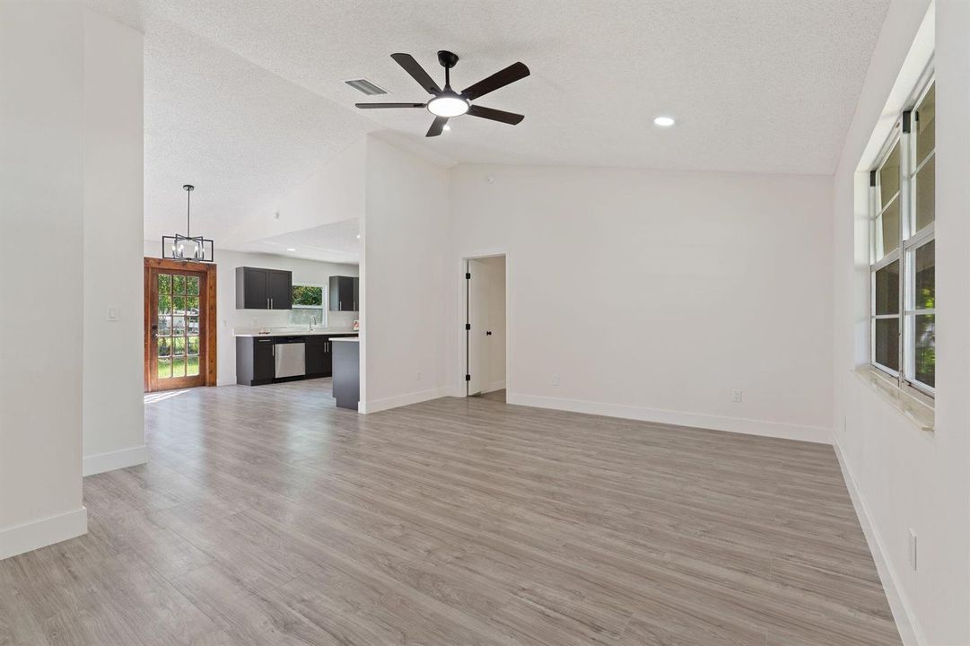 2136-80th-Ave-HigMedia-029