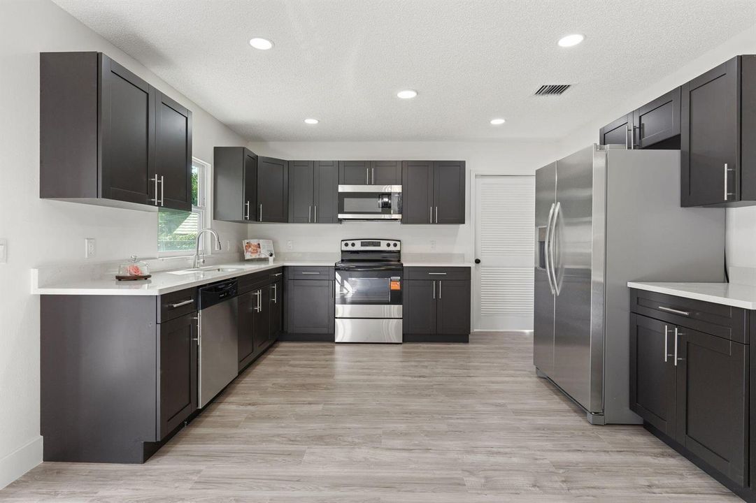 2136-80th-Ave-HigMedia-022