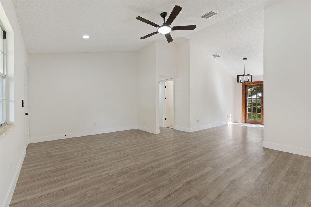 2136-80th-Ave-HigMedia-030