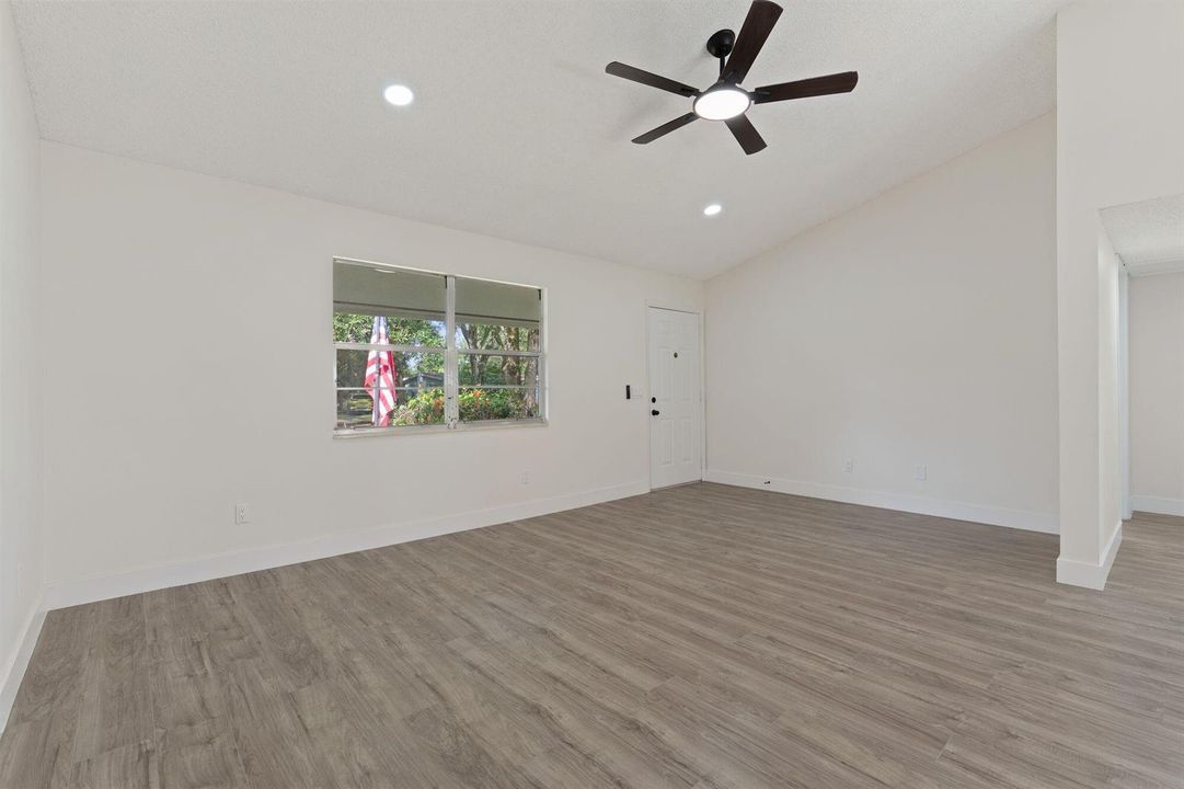 2136-80th-Ave-HigMedia-032