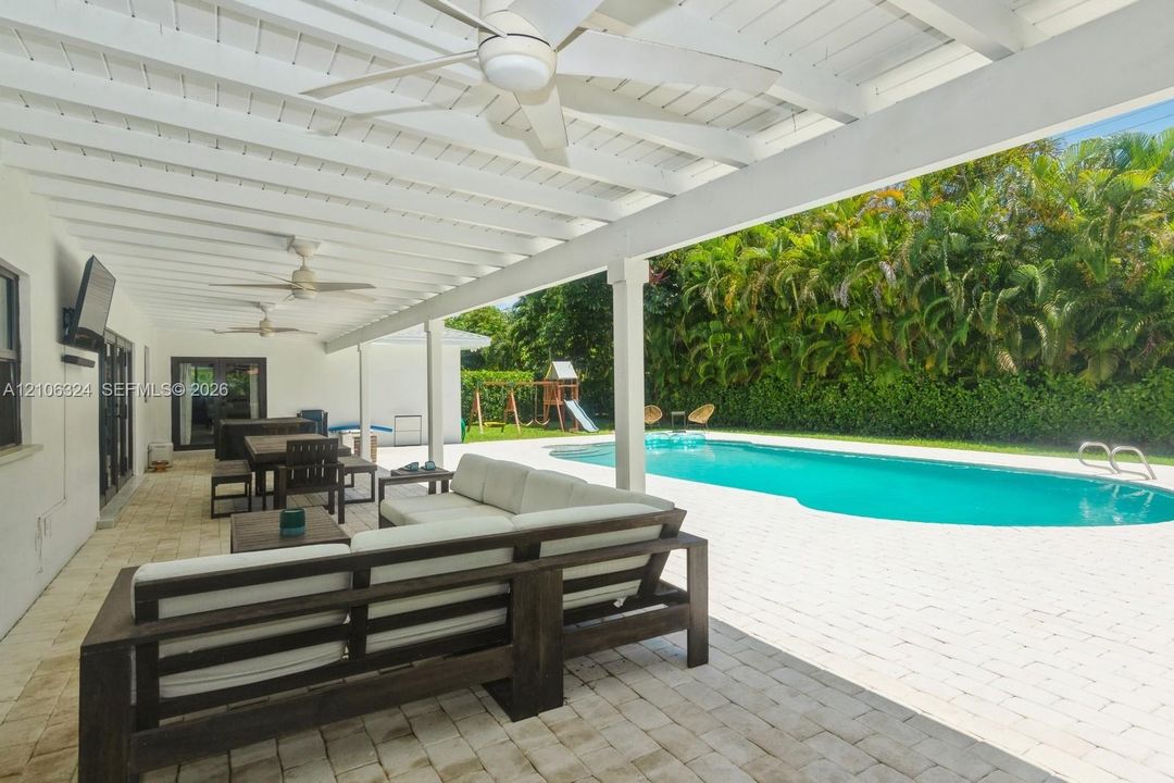 For Sale: $2,299,000 (4 beds, 3 baths, 2780 Square Feet)