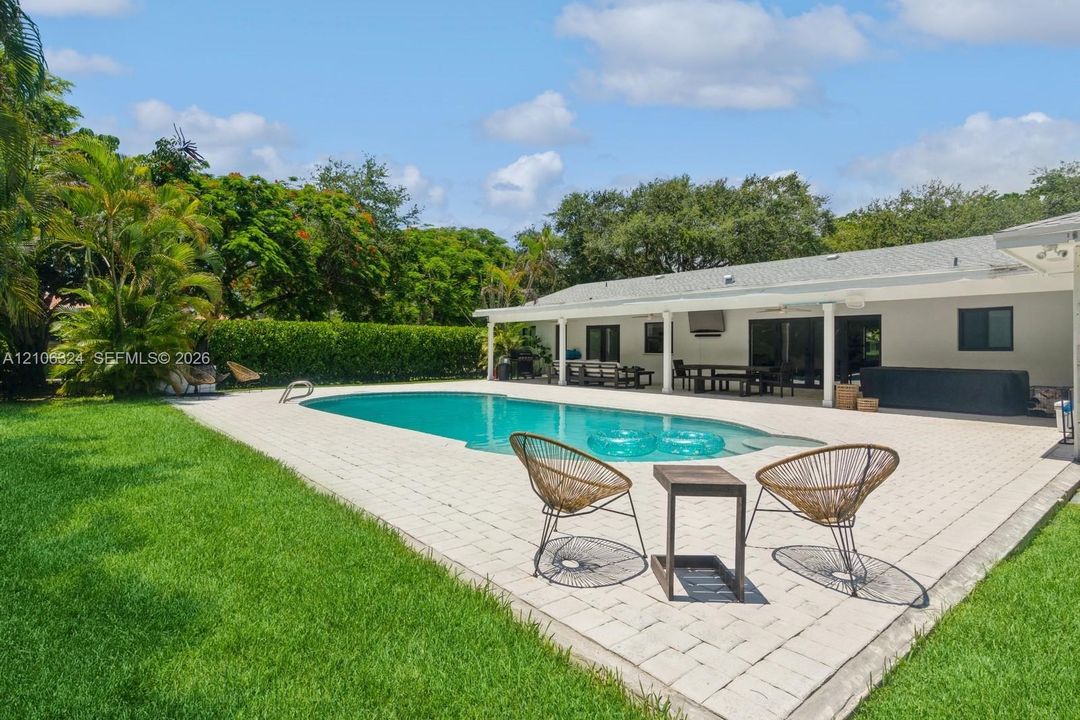 For Sale: $2,299,000 (4 beds, 3 baths, 2780 Square Feet)