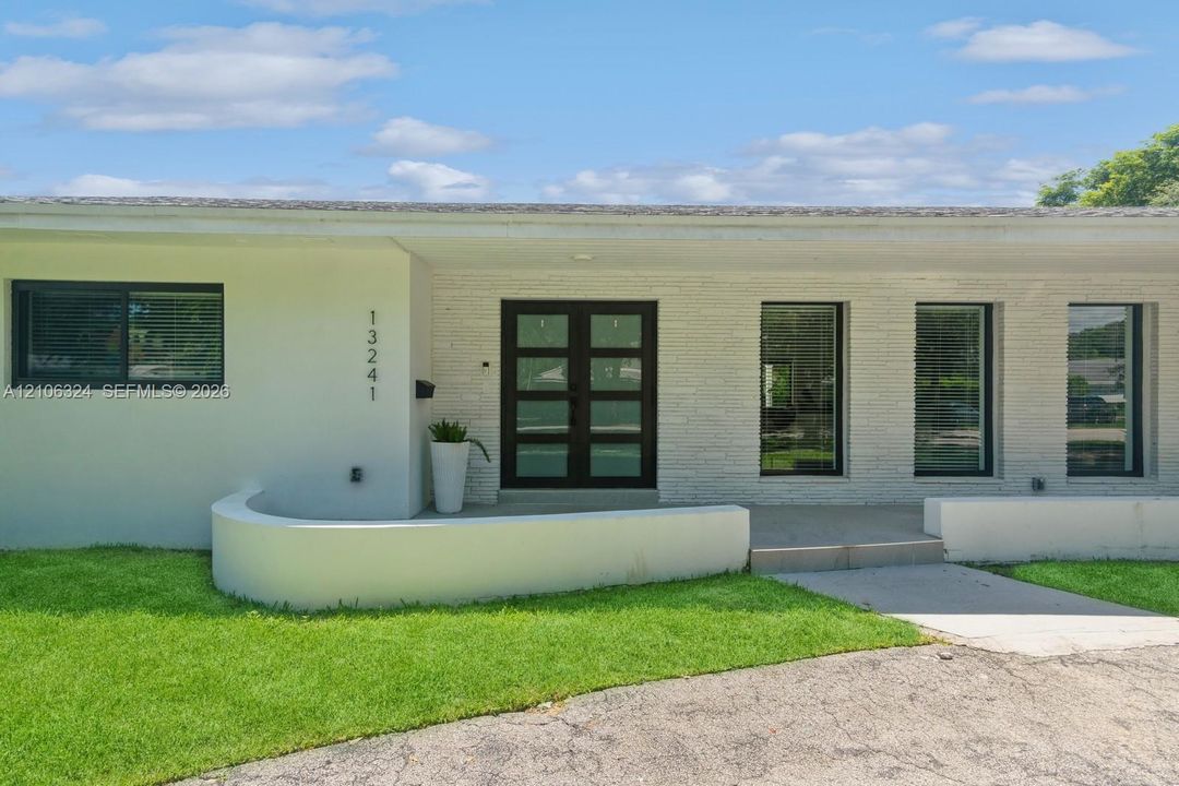 For Sale: $2,299,000 (4 beds, 3 baths, 2780 Square Feet)