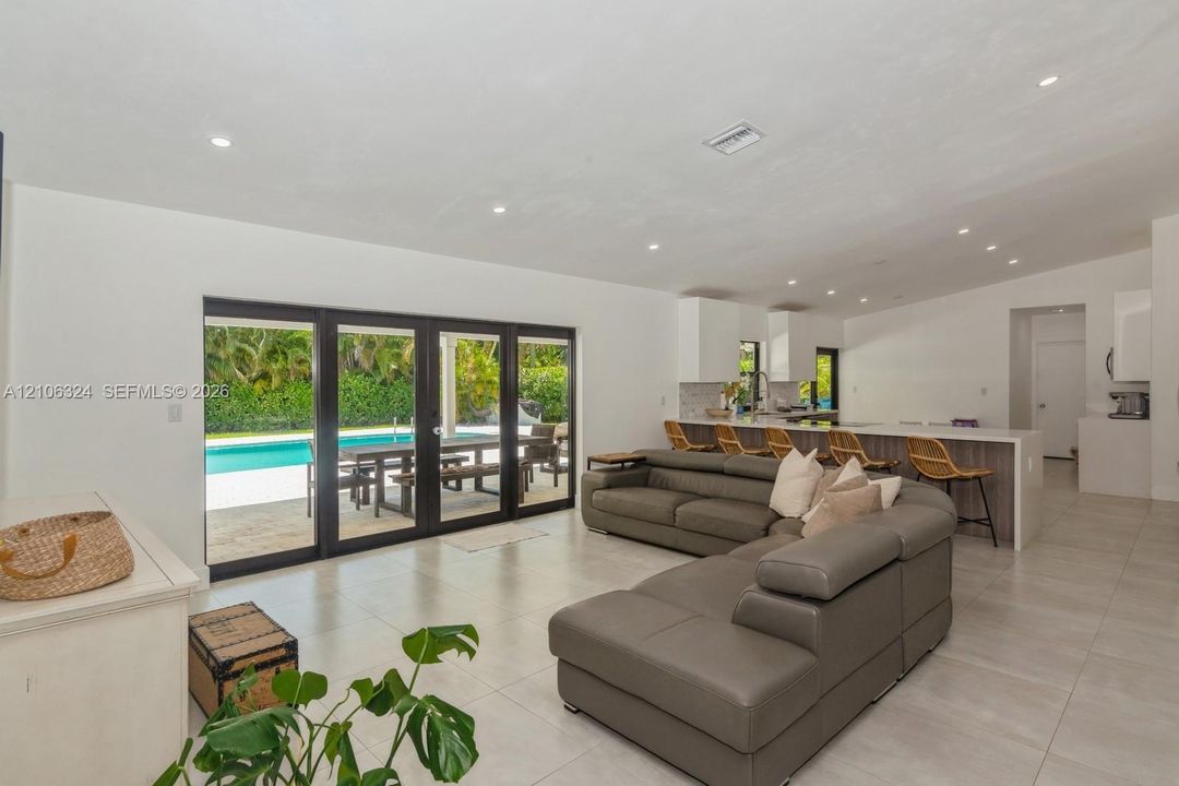 For Sale: $2,299,000 (4 beds, 3 baths, 2780 Square Feet)