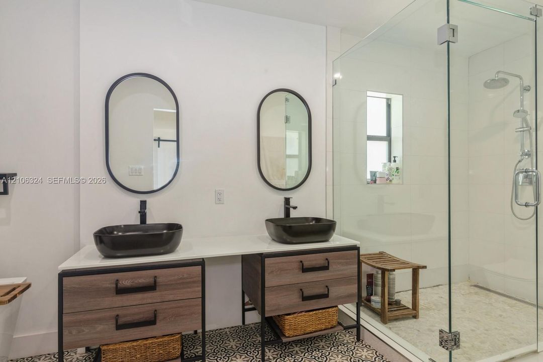 For Sale: $2,299,000 (4 beds, 3 baths, 2780 Square Feet)