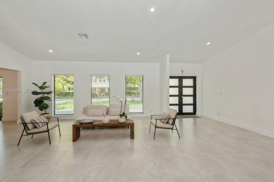For Sale: $2,299,000 (4 beds, 3 baths, 2780 Square Feet)
