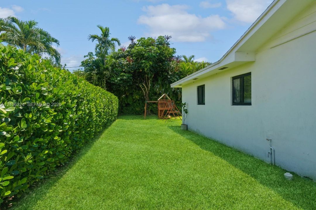 For Sale: $2,299,000 (4 beds, 3 baths, 2780 Square Feet)
