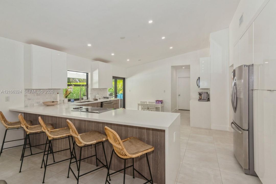 For Sale: $2,299,000 (4 beds, 3 baths, 2780 Square Feet)