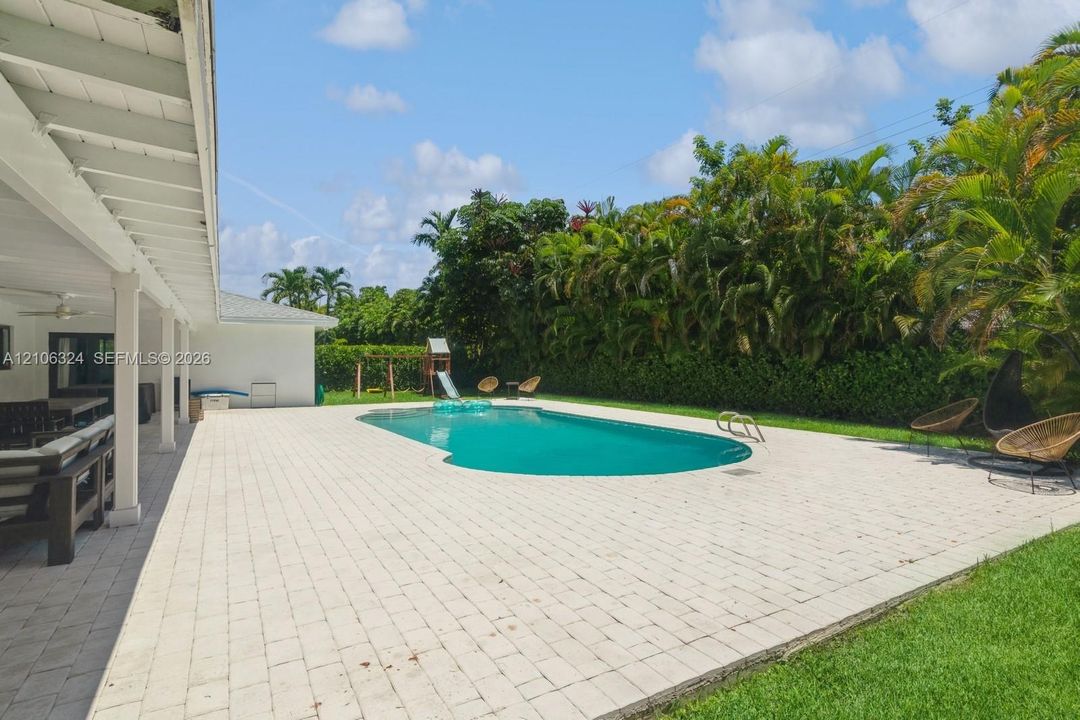 For Sale: $2,299,000 (4 beds, 3 baths, 2780 Square Feet)