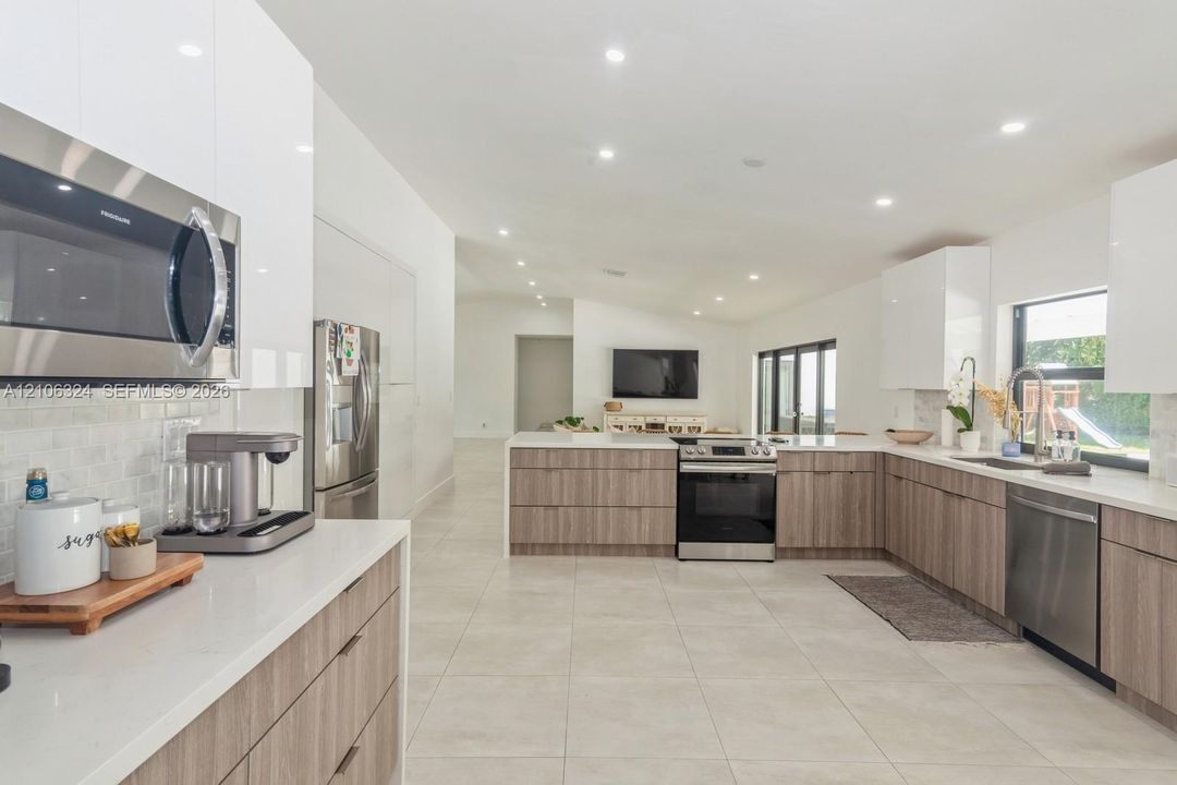For Sale: $2,299,000 (4 beds, 3 baths, 2780 Square Feet)