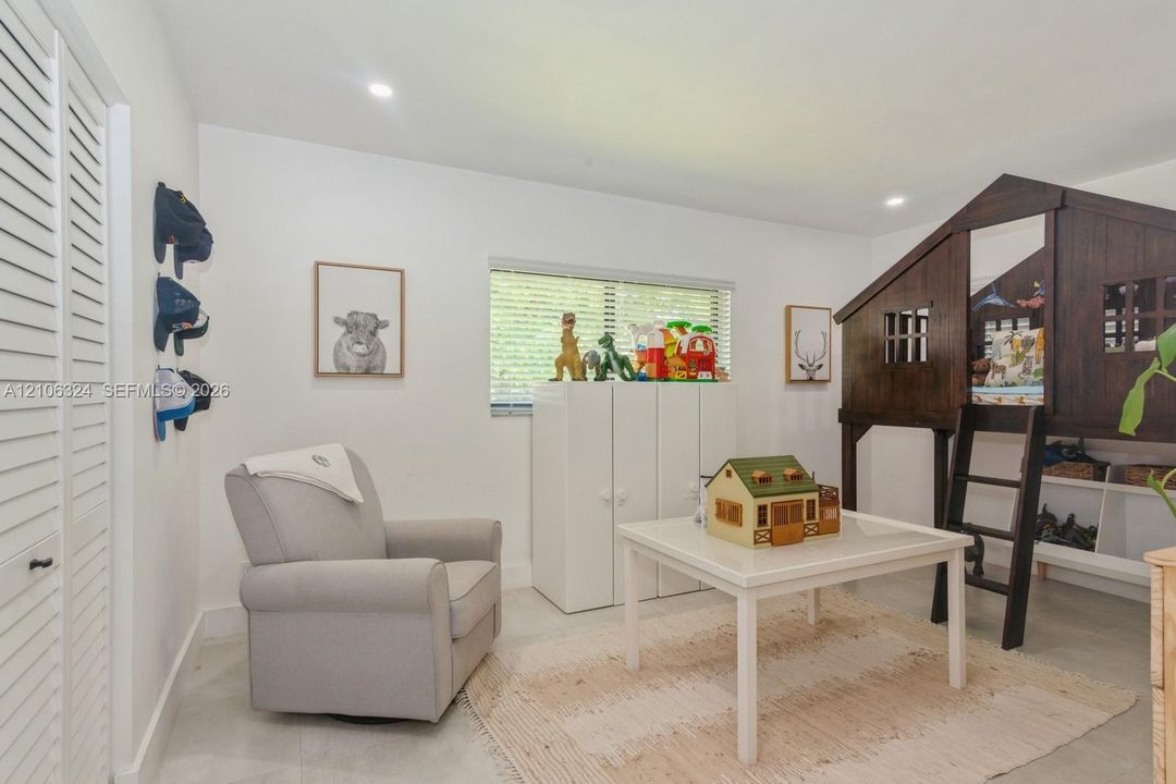For Sale: $2,299,000 (4 beds, 3 baths, 2780 Square Feet)