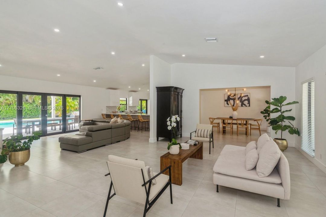 For Sale: $2,299,000 (4 beds, 3 baths, 2780 Square Feet)
