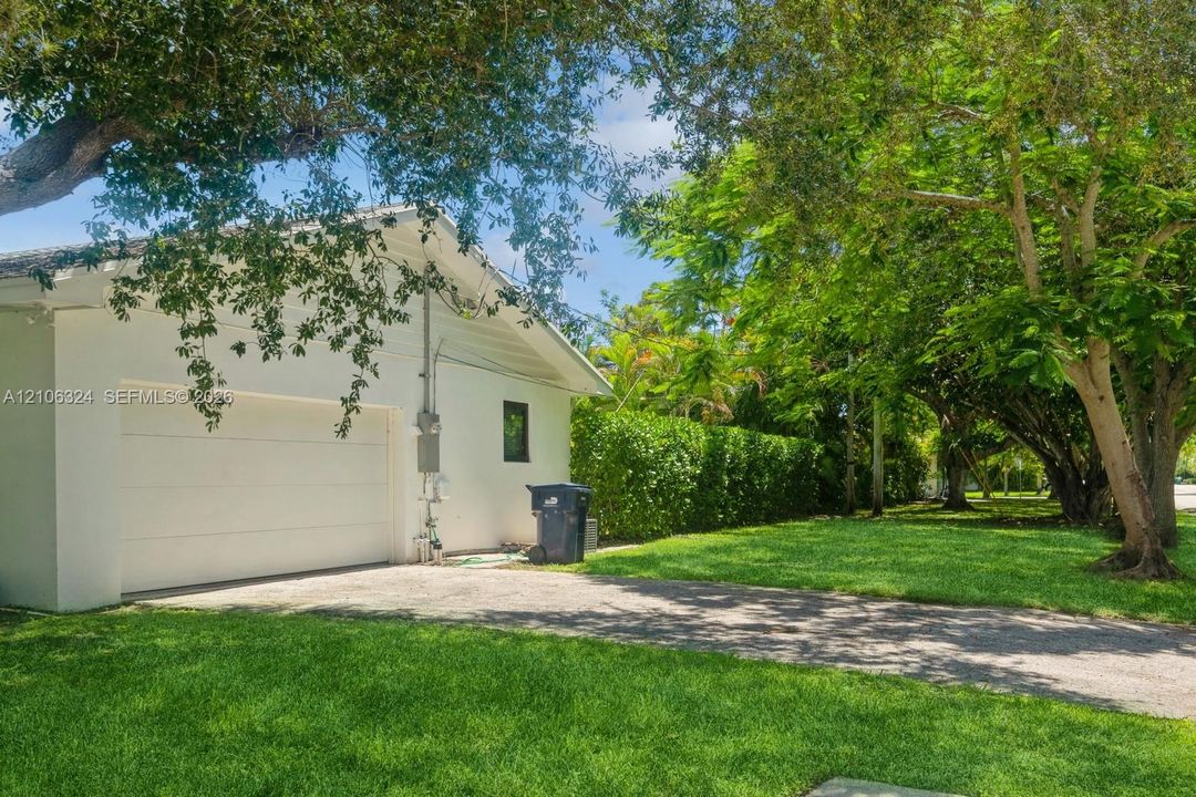 For Sale: $2,299,000 (4 beds, 3 baths, 2780 Square Feet)