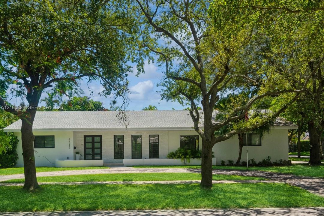 For Sale: $2,299,000 (4 beds, 3 baths, 2780 Square Feet)