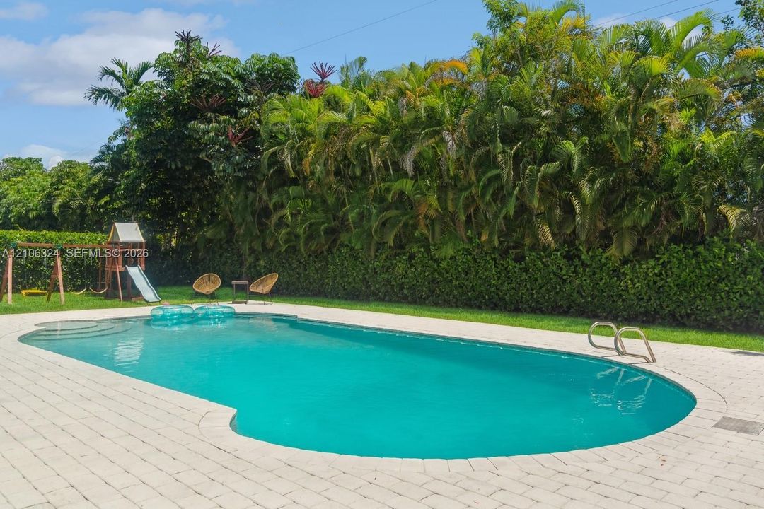 For Sale: $2,299,000 (4 beds, 3 baths, 2780 Square Feet)