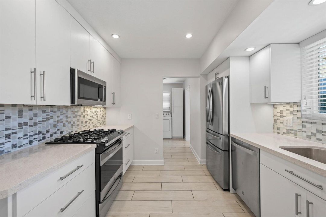 2255 SE 12th St Pompano Beach-35