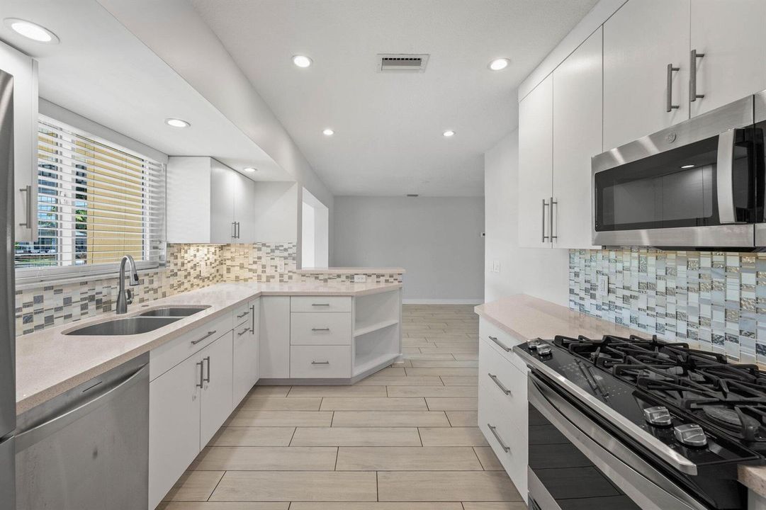 2255 SE 12th St Pompano Beach-33