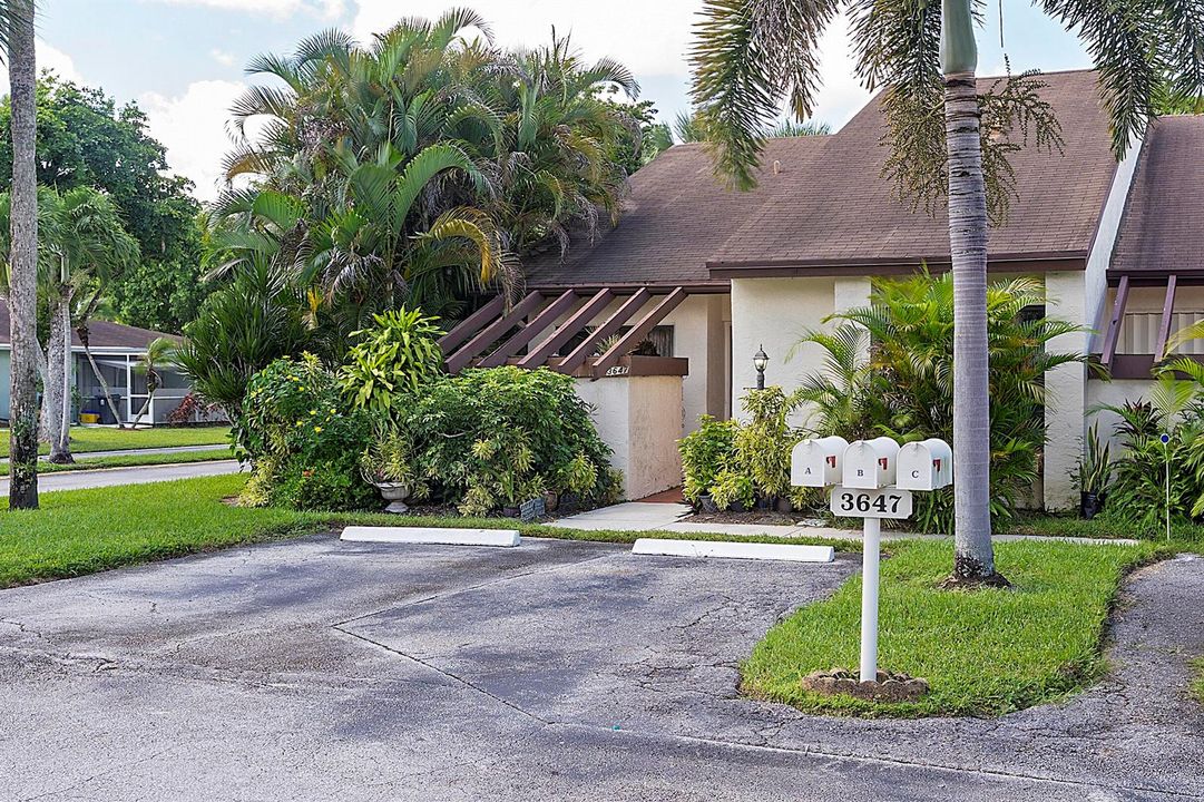 3647 Willa Way - 001