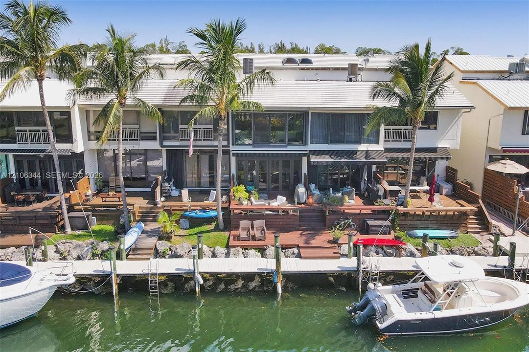 En Venta: $1,249,000 (2 camas, 3 baños, 2057 Pies cuadrados)