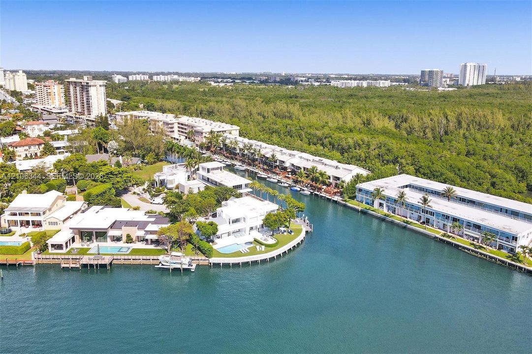 En Venta: $1,249,000 (2 camas, 3 baños, 2057 Pies cuadrados)