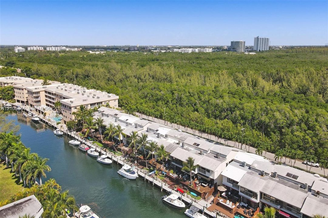 En Venta: $1,249,000 (2 camas, 3 baños, 2057 Pies cuadrados)