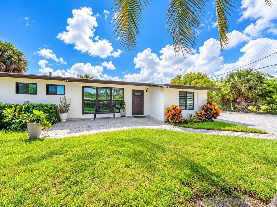 Sunny Tropical Mid-Century Ranch Home
