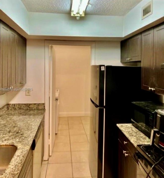 For Sale: $184,900 (2 beds, 2 baths, 1030 Square Feet)