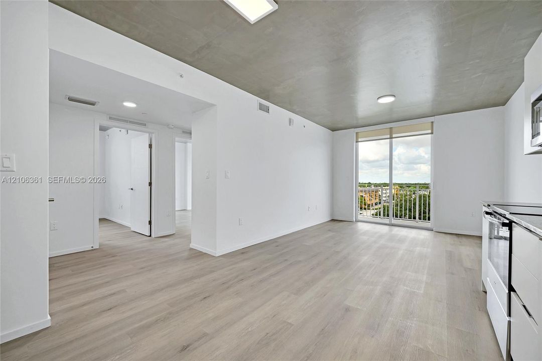 For Rent: $2,500 (2 beds, 1 baths, 755 Square Feet)