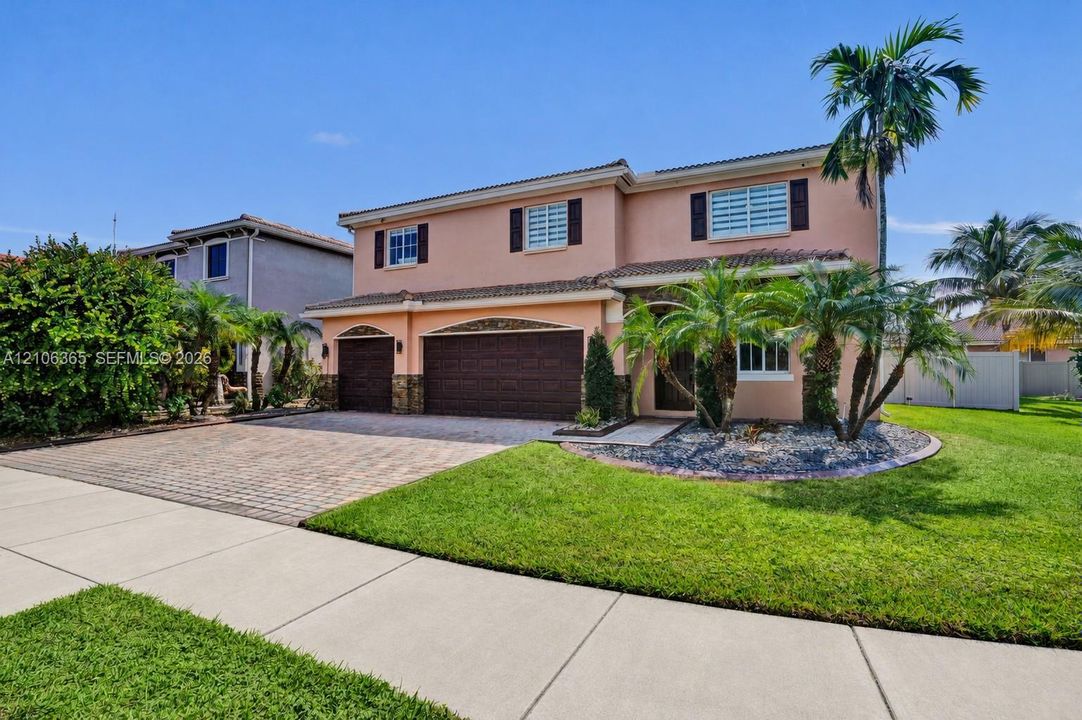 En Venta: $989,000 (6 camas, 4 baños, 3572 Pies cuadrados)