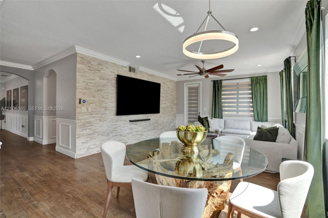 En Venta: $989,000 (6 camas, 4 baños, 3572 Pies cuadrados)