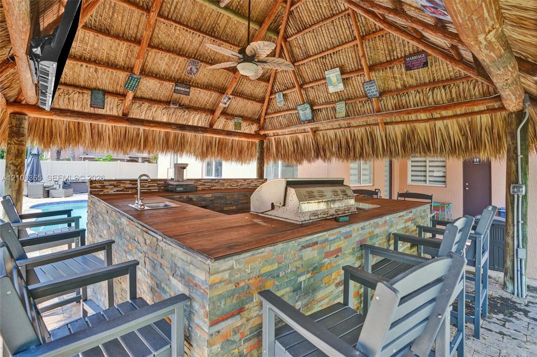 En Venta: $989,000 (6 camas, 4 baños, 3572 Pies cuadrados)