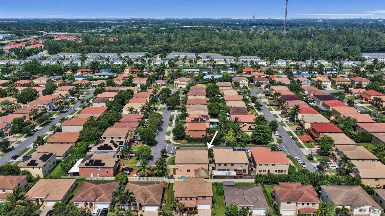 En Venta: $989,000 (6 camas, 4 baños, 3572 Pies cuadrados)