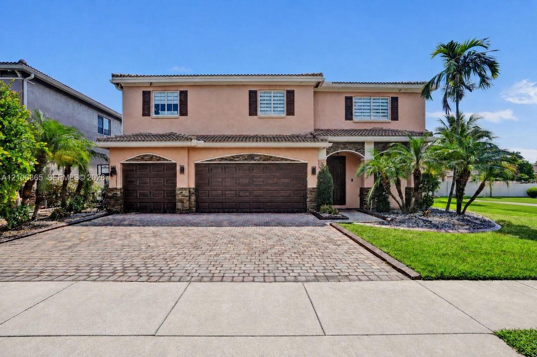 En Venta: $989,000 (6 camas, 4 baños, 3572 Pies cuadrados)