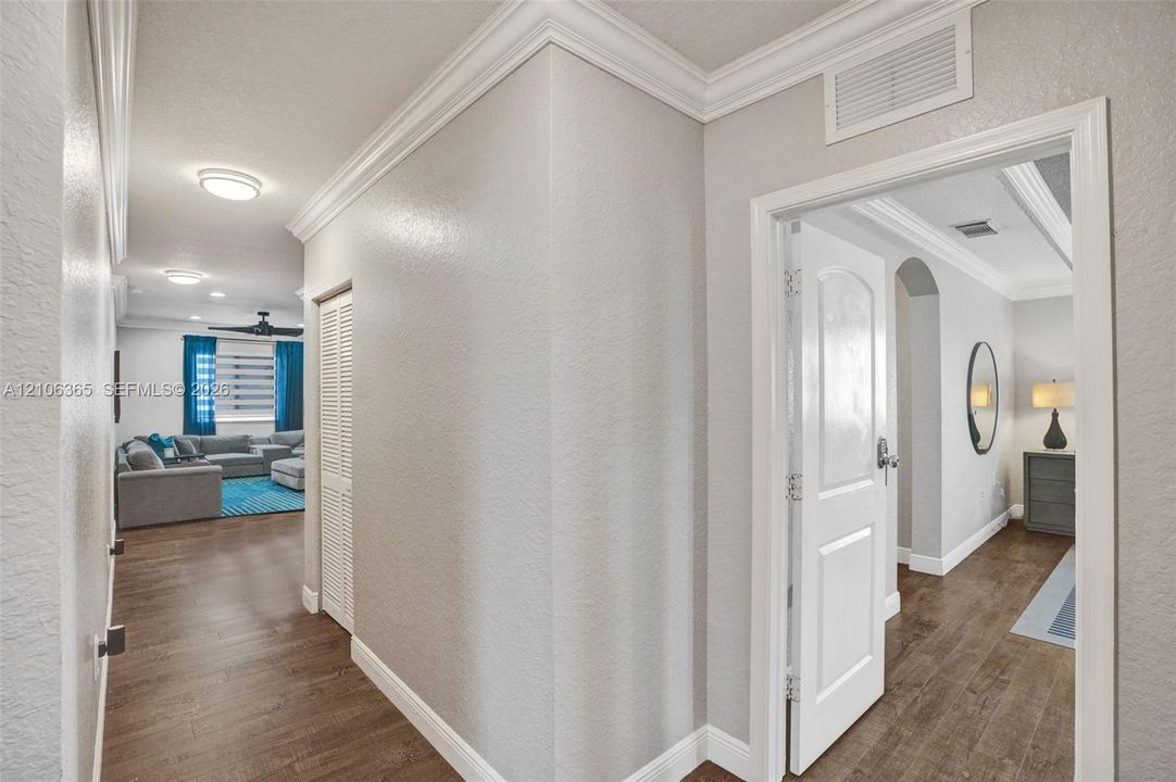 En Venta: $989,000 (6 camas, 4 baños, 3572 Pies cuadrados)