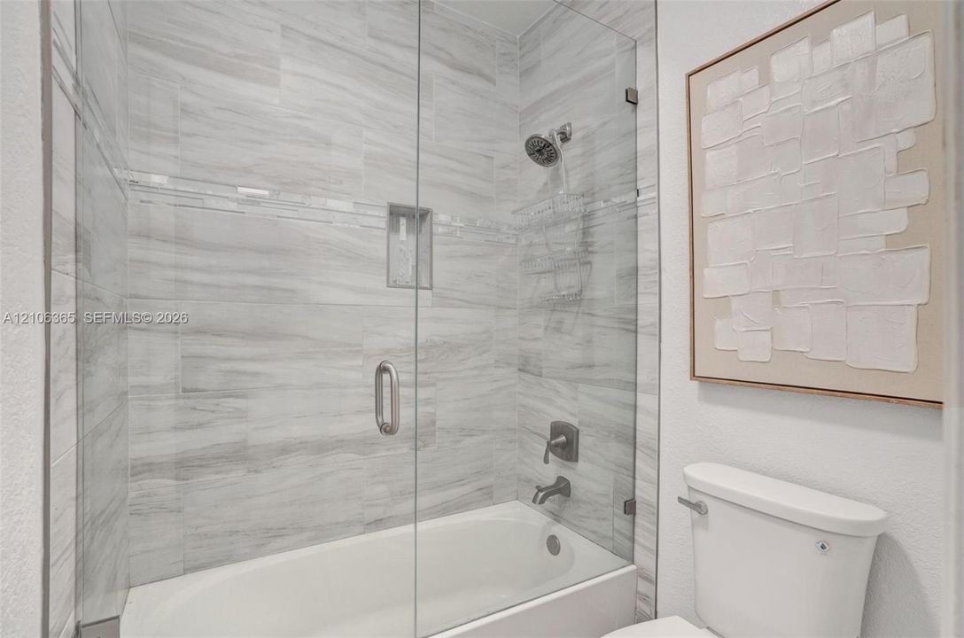 En Venta: $989,000 (6 camas, 4 baños, 3572 Pies cuadrados)