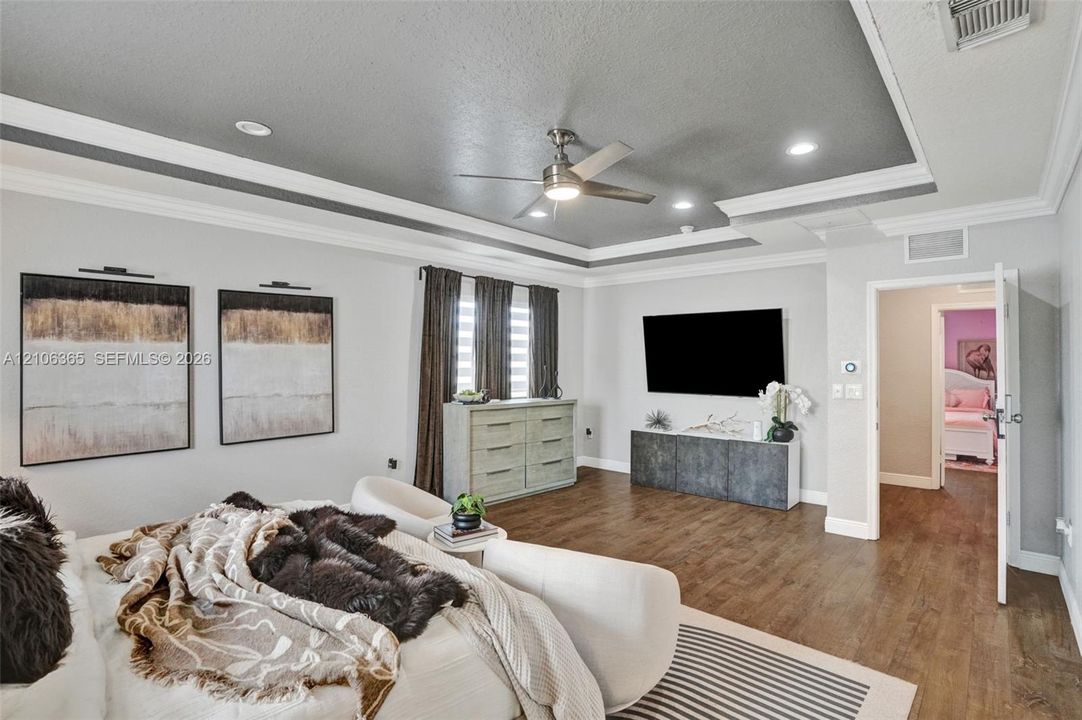 En Venta: $989,000 (6 camas, 4 baños, 3572 Pies cuadrados)