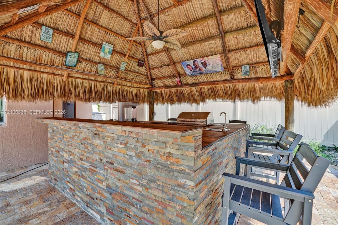 En Venta: $989,000 (6 camas, 4 baños, 3572 Pies cuadrados)