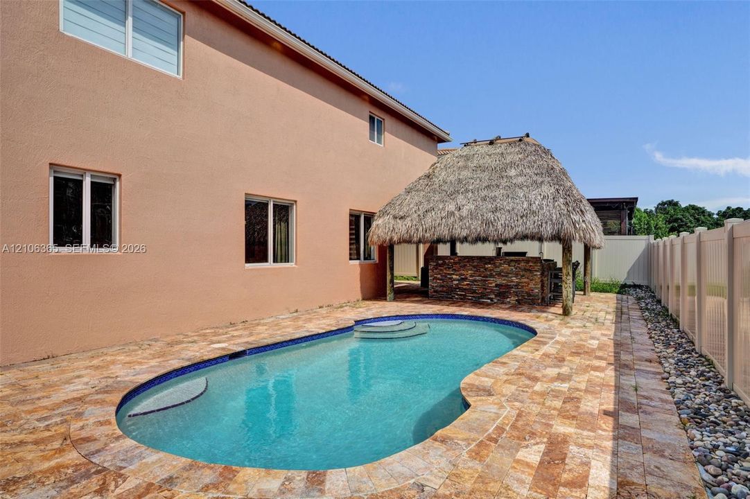 En Venta: $989,000 (6 camas, 4 baños, 3572 Pies cuadrados)