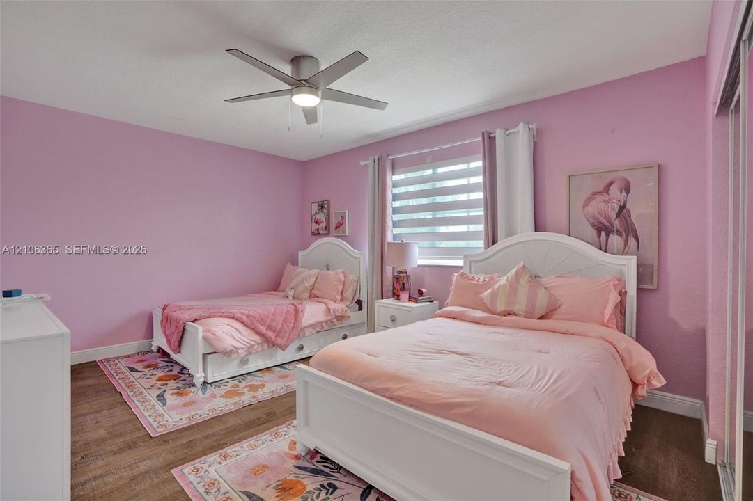 En Venta: $989,000 (6 camas, 4 baños, 3572 Pies cuadrados)