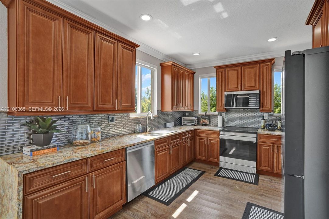 En Venta: $989,000 (6 camas, 4 baños, 3572 Pies cuadrados)