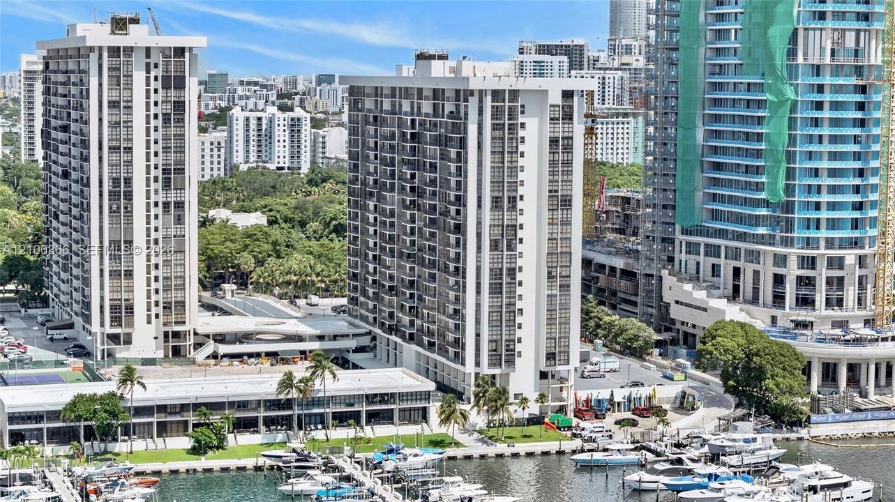 For Sale: $430,000 (1 beds, 1 baths, 868 Square Feet)