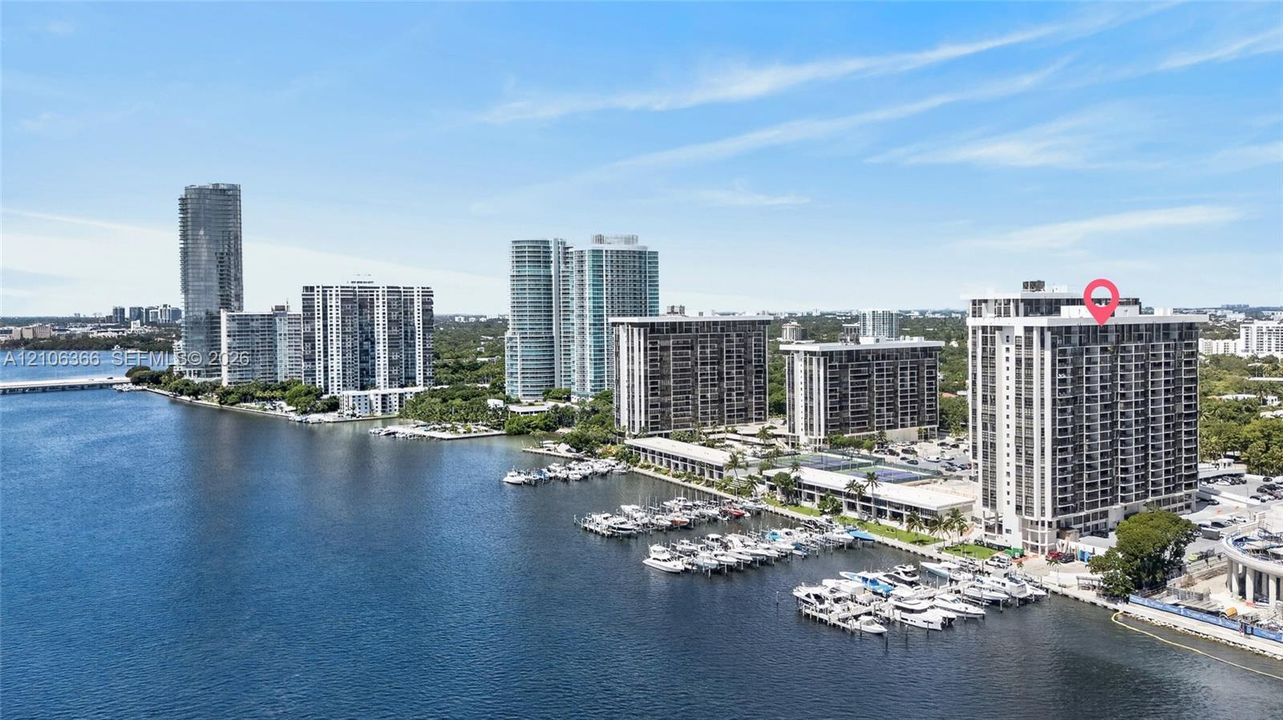 For Sale: $430,000 (1 beds, 1 baths, 868 Square Feet)