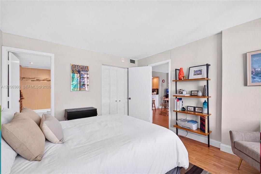 For Sale: $430,000 (1 beds, 1 baths, 868 Square Feet)